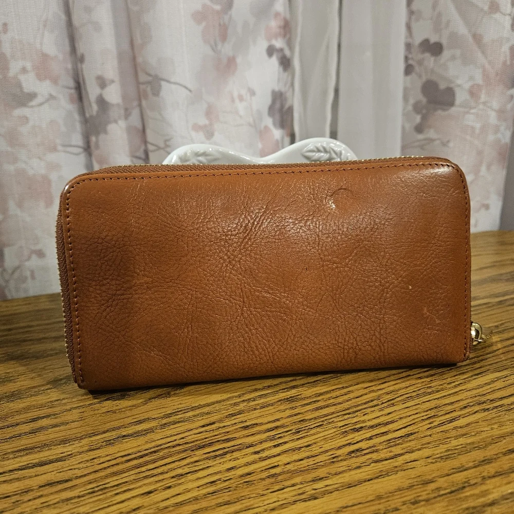 Tory Burch Leather Wallet with Gold Logo *EUC* - Picture 7 of 7